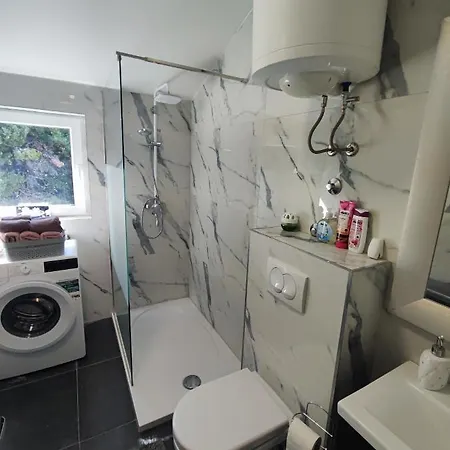 Oaza - Ploce, Croatia * بلوتشي