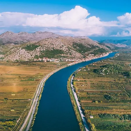 Oaza - Ploce, Croatia * بلوتشي