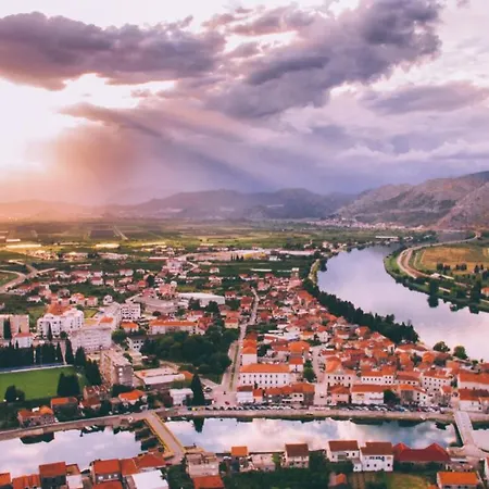 Oaza - Ploce, Croatia بلوتشي